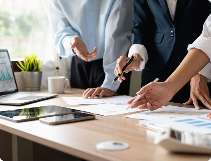 Commerçant discutant avec son expert-comptable