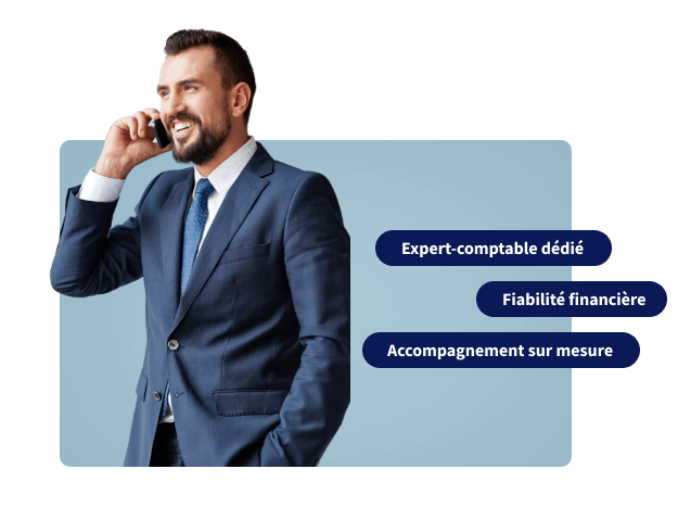 Collaborateur comptable au téléphone avec l'un de ses clients.